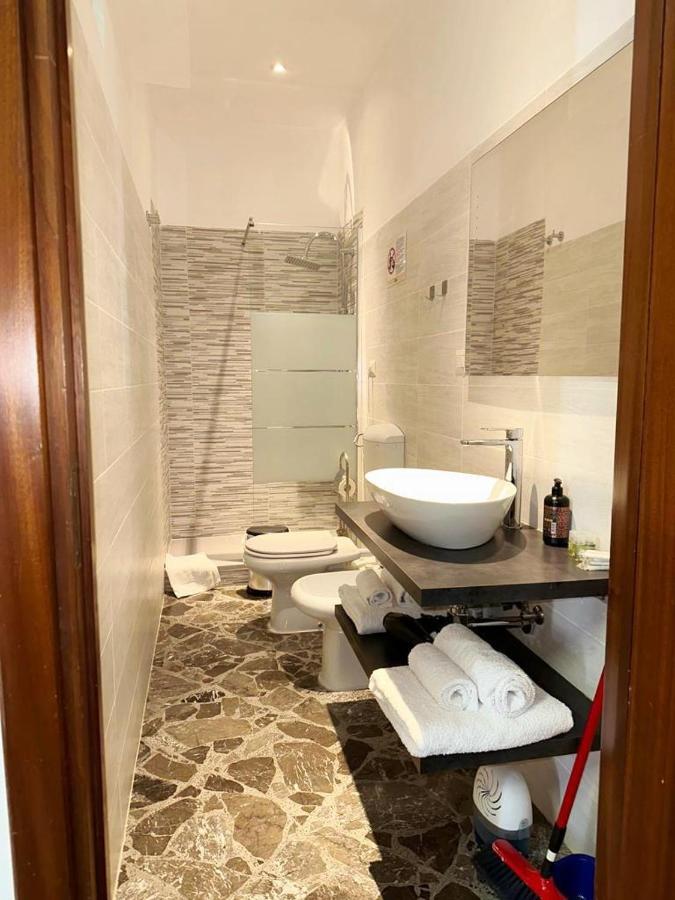 Lb&B Holiday Suite Downtown Bari Extérieur photo